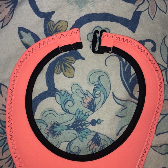 NWOT Victoria's Secrete Bikini Top - Picture 4 of 5